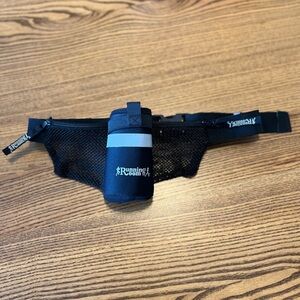 The Running Room Water Bottle Holder / 2 Zippered Pouches Nylon Belt Bag
